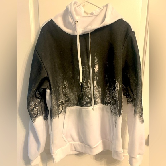 Other - NWOT Medium Men’s Black/White/Gray Hoodie.